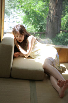 女儿漂亮闺蜜住进我家的说说